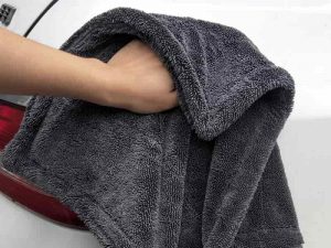 drying a car with towel
